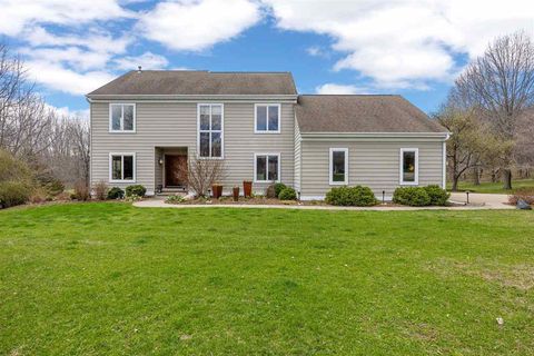 Photo of 4635 Running Deer Ct NE, IowaCity, IA 52240 (MLS # 202602474)