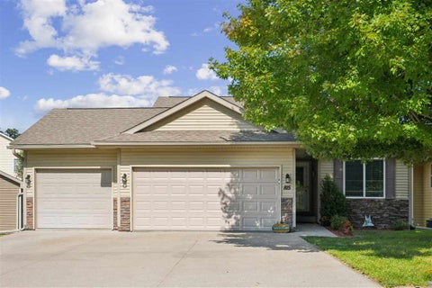 Photo of 815 10th Ave Pl, Coralville, IA 52241 (MLS # 202605251)