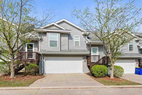 Photo of 975 Twilight Dr, NorthLiberty, IA 52317 (MLS # 202602526)