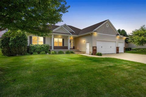 Photo of 4330 Flagstick Dr, Marion, IA 52302 (MLS # 202604056)