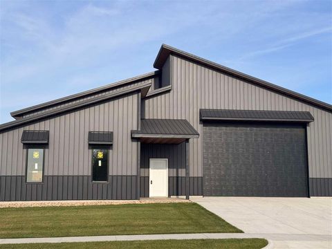 Photo of 530 Aircom Drive 1A #1A, Marion, IA 52302 (MLS # 202503151)