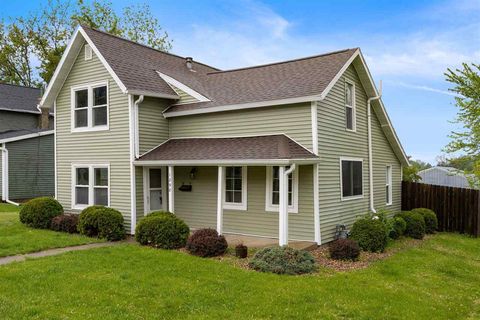 Photo of 1298 14th Ave, Marion, IA 52302 (MLS # 202503470)