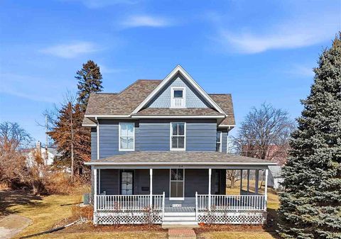 Photo of 618 W Main St, Washington, IA 52353 (MLS # 202601121)