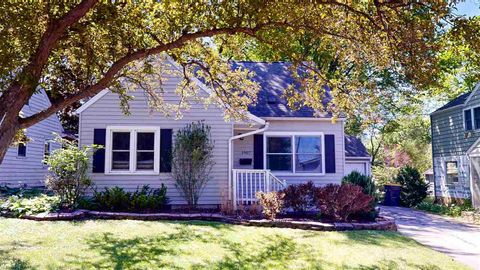 Photo of 1907 F St, IowaCity, IA 52240 (MLS # 202603776)