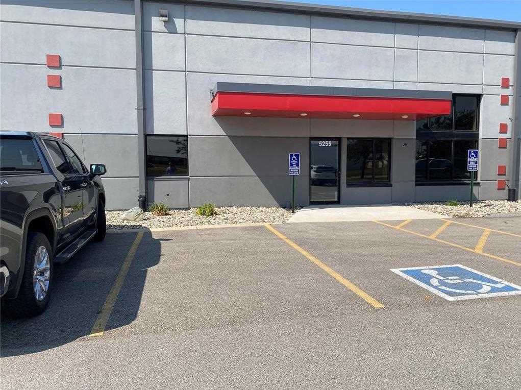 Photo 1 of 2 — 5255 Rockwell Dr NE 4, CedarRapids, IA 52402