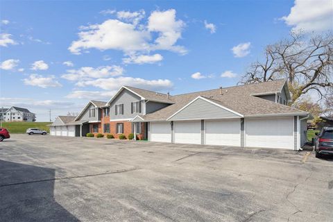 Photo of 820 Edward Ct SE 131 #131, Cedar Rapids, IA 52403 (MLS # 202502602)