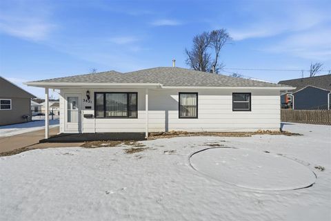 Photo of 3821 Oakland Road NE, CedarRapids, IA 52402 (MLS # 202601038)