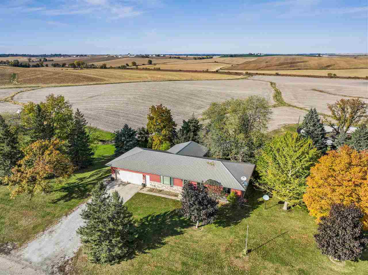 Photo 1 of 36 — 2463 110th Street, Marengo, IA 52301