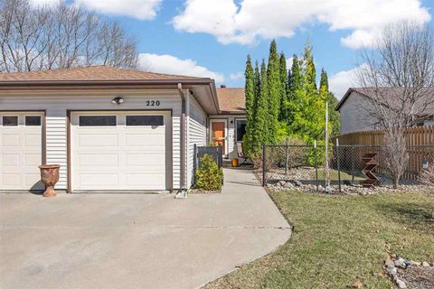 Photo of 220 Friendship St, Iowa City, IA 52245 (MLS # 202501873)