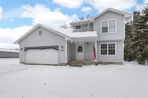 Photo of 1505 Rock Island Dr, Ely, IA 52227 (MLS # 202507260)
