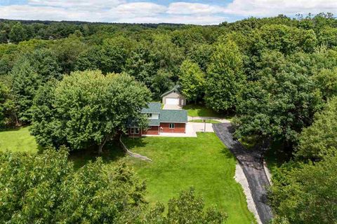 Photo of 4698 Fox Ln NE, Iowa City, IA 52240 (MLS # 202505283)