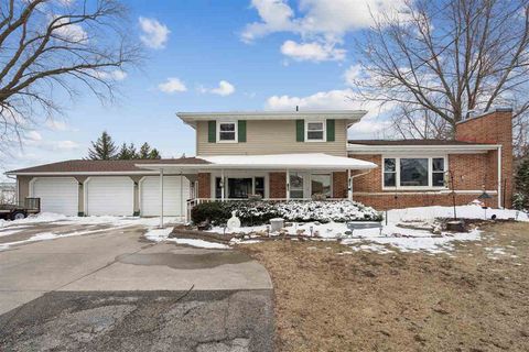 Photo of 517 Oak St, Rowley, IA 52329 (MLS # 202601821)