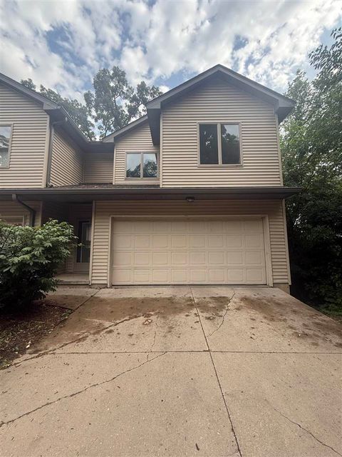 Photo of 936 23rd Ave F #F, Coralville, IA 52241 (MLS # 202504000)