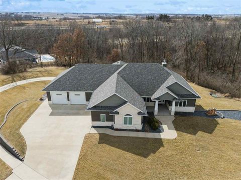 Photo of 5215 Burr Oak Ct SW, Cedar Rapids, IA 52404 (MLS # 202501900)