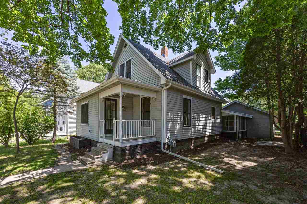 Photo 1 of 33 — 818 Rundell, IowaCity, IA 52240