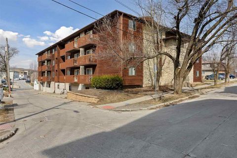 Photo of 25 Lincoln Ave 15 #15, IowaCity, IA 52246 (MLS # 202601970)