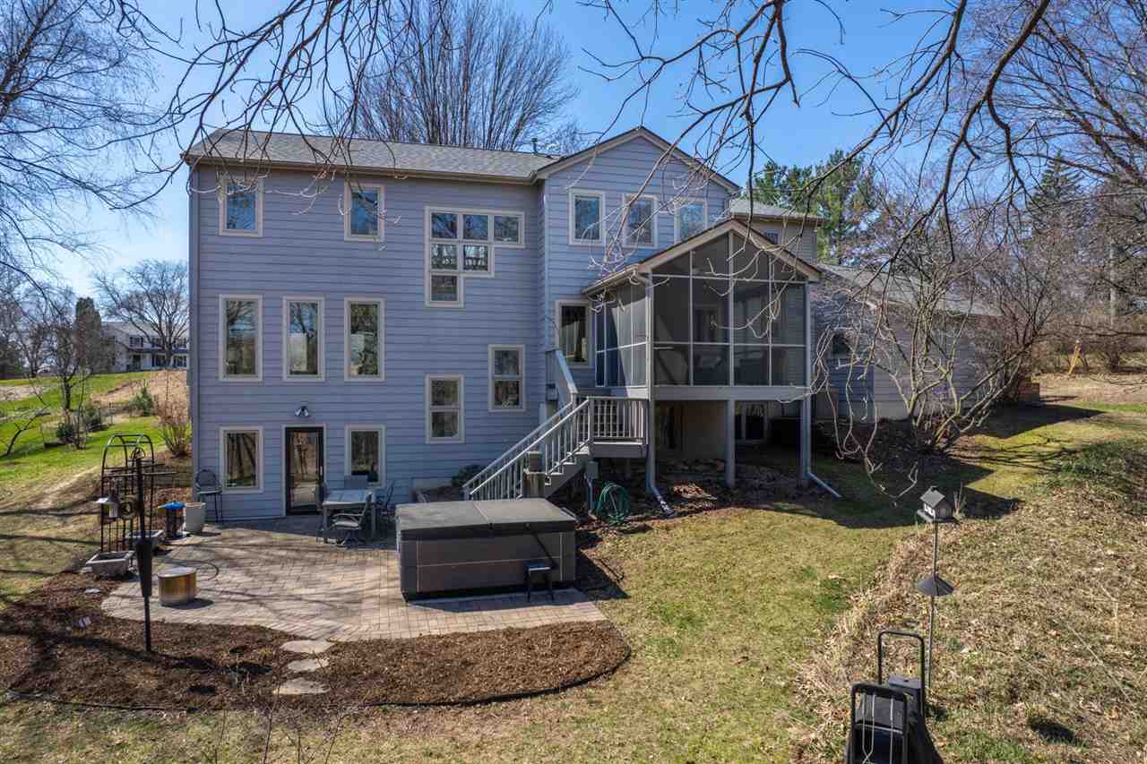 Photo 1 of 65 — 17 Briar Ridge Dr, IowaCity, IA 52240