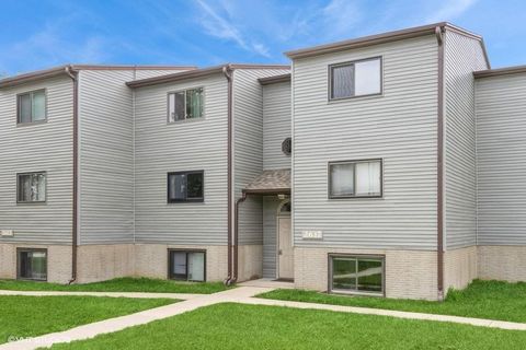 Photo of 2617 Westwinds Dr 4 #4, Iowa City, IA 52246 (MLS # 202504568)
