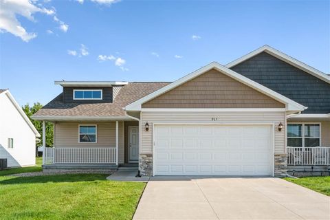 Photo of 914 Deer Run Dr NE, Cedar Rapids, IA 52402 (MLS # 202504267)