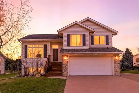 Photo of 760 Fairview Ln, NorthLiberty, IA 52317 (MLS # 202507241)