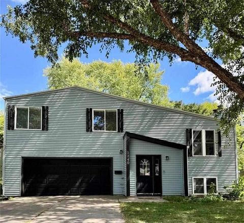 Photo of 1240 Esther Ct, IowaCity, IA 52240 (MLS # 202507121)