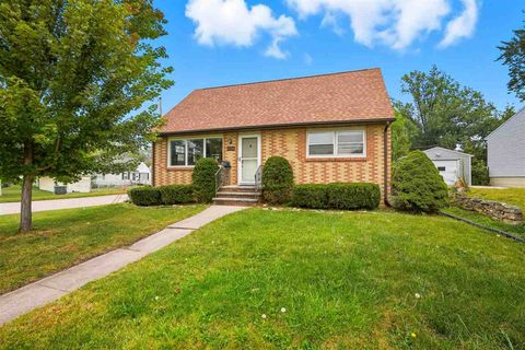 Photo of 654 26th St SE, IA 52403 (MLS # 202505947)