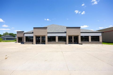 Photo of 2411 2nd St 3 #3, Coralville, IA 52241 (MLS # 202506724)