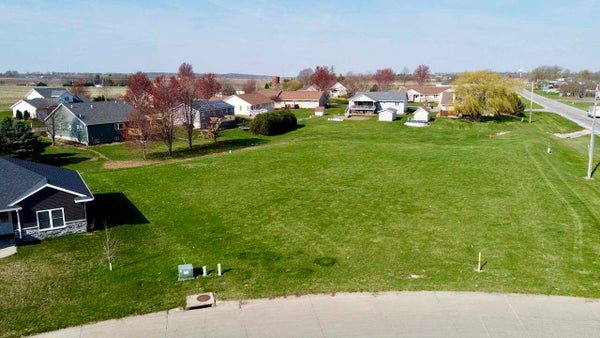 105 FAIRLAWN CT, MARENGO, IA 52301 - Image 3963c52e9eceaea97952f0bc4bca2c07/2344117343