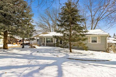 Photo of 530 Olive St, Iowa City, IA 52246 (MLS # 202504170)