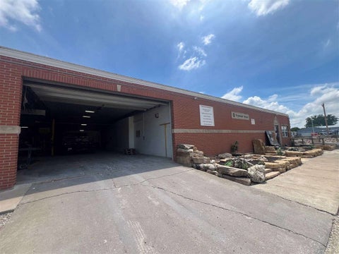 Photo of 205 S 35th St A #A, Bettendorf, IA 52722 (MLS # 202606111)