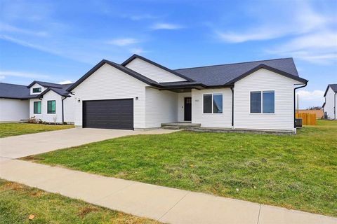 Photo of 921 S 12th Ave, Washington, IA 52353 (MLS # 202602519)