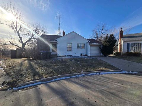 Photo of 6 Kirkwood Circle, IowaCity, IA 52240 (MLS # 202601080)