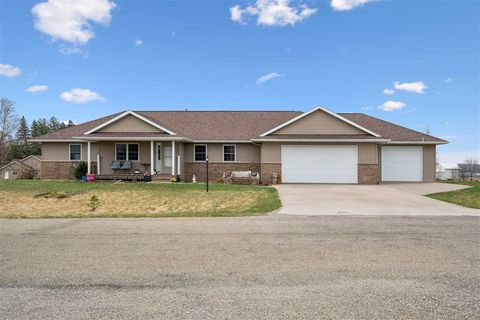 Photo of 1109 Pelican Dr, Kalona, IA 52247 (MLS # 202602157)