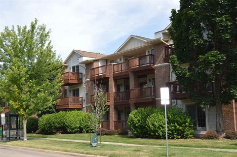 Photo of 454 West Side Dr, Iowa City, IA 52246 (MLS # 202504020)