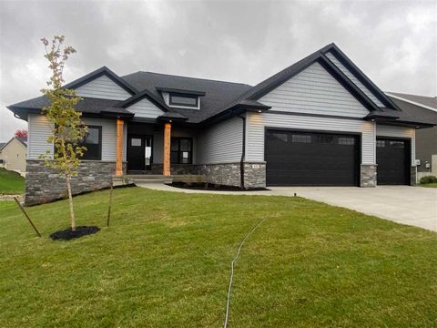 Photo of 40 S Seven Oaks Rd, NorthLiberty, IA 52317 (MLS # 202602238)