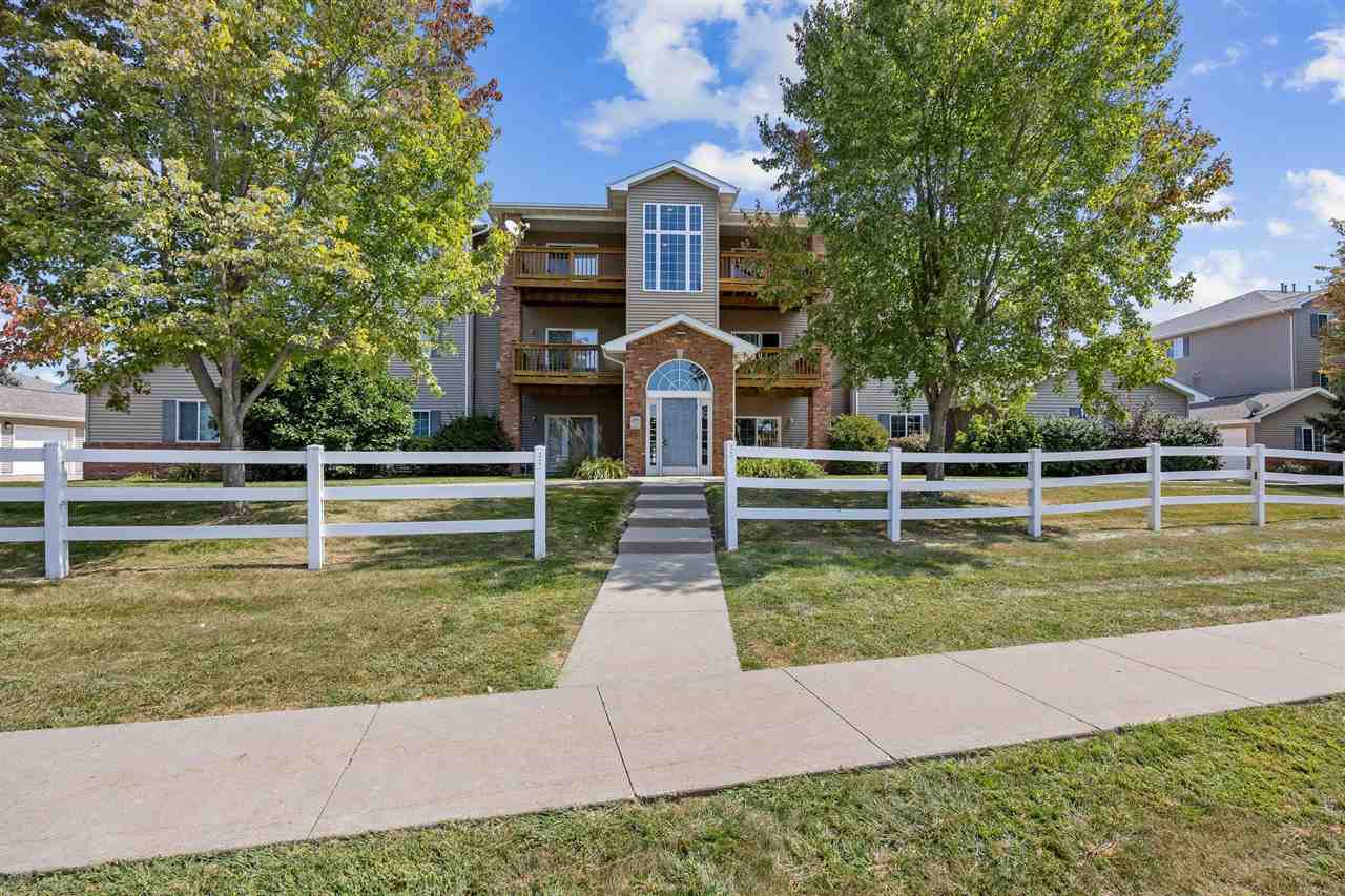 Photo 1 of 20 — 2743 Triple Crown Ln 2, IowaCity, IA 52240