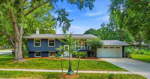 Photo of 152 N Westminster St, IowaCity, IA 52245 (MLS # 202604472)