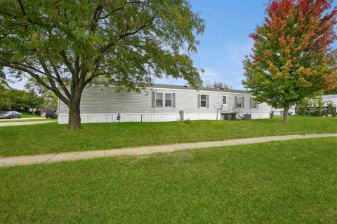Photo of 43 Golfview Ct #4, NorthLiberty, IA 52317 (MLS # 202606122)