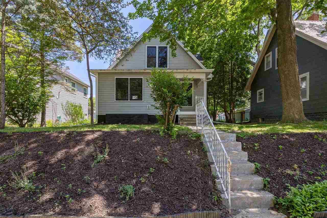 Photo 1 of 46 — 818 Rundell St, IowaCity, IA 52240