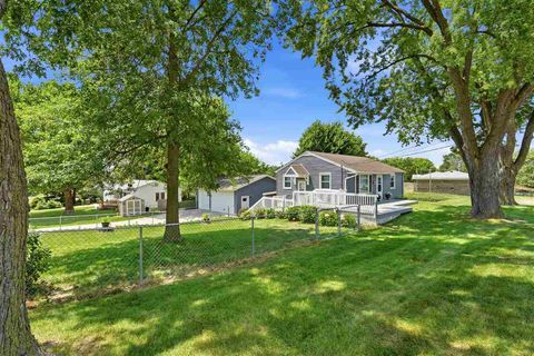 Photo of 61 29th Avenue SW, CedarRapids, IA 52404 (MLS # 202604508)