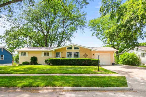 Photo of 405 Koser Ave, IowaCity, IA 52246 (MLS # 202605511)