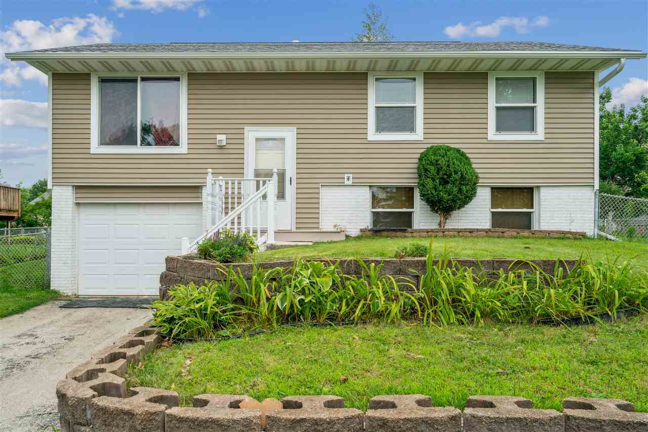 Photo 1 of 26 — 6612 Inwood Lane NE, CedarRapids, IA 52402