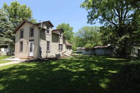 Photo of 942 Webster St, Iowa City, IA 52240 (MLS # 202503818)