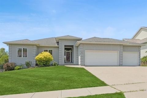 Photo of 931 Tamarack Trl, Iowa City, IA 52245 (MLS # 202504109)