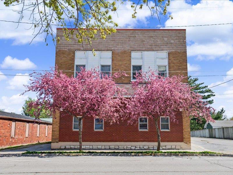 Photo 1 of 23 — 230 S Dubuque St., Solon, IA 52333