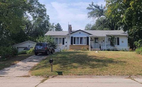 Photo of 718 5th Avenue Pl, IA 52241 (MLS # 202506060)