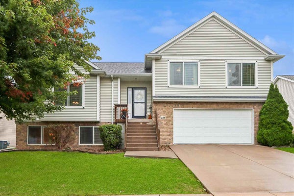 230 LOCKVIEW AVE, NORTH LIBERTY, IA 52317 - Image 3fd6d49162e9d1fe97137efd53aaef58/317529901