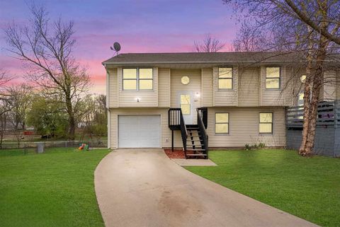 Photo of 327 Parkview Ct, NorthLiberty, IA 52317 (MLS # 202602571)