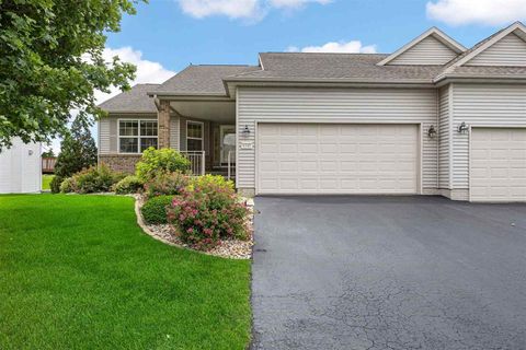 Photo of 6341 QUAIL RIDGE Dr SW, CedarRapids, IA 52404 (MLS # 202603934)