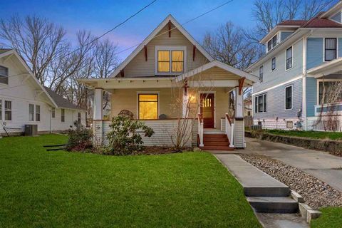 Photo of 1211 Muscatine Ave, IowaCity, IA 52240 (MLS # 202602384)